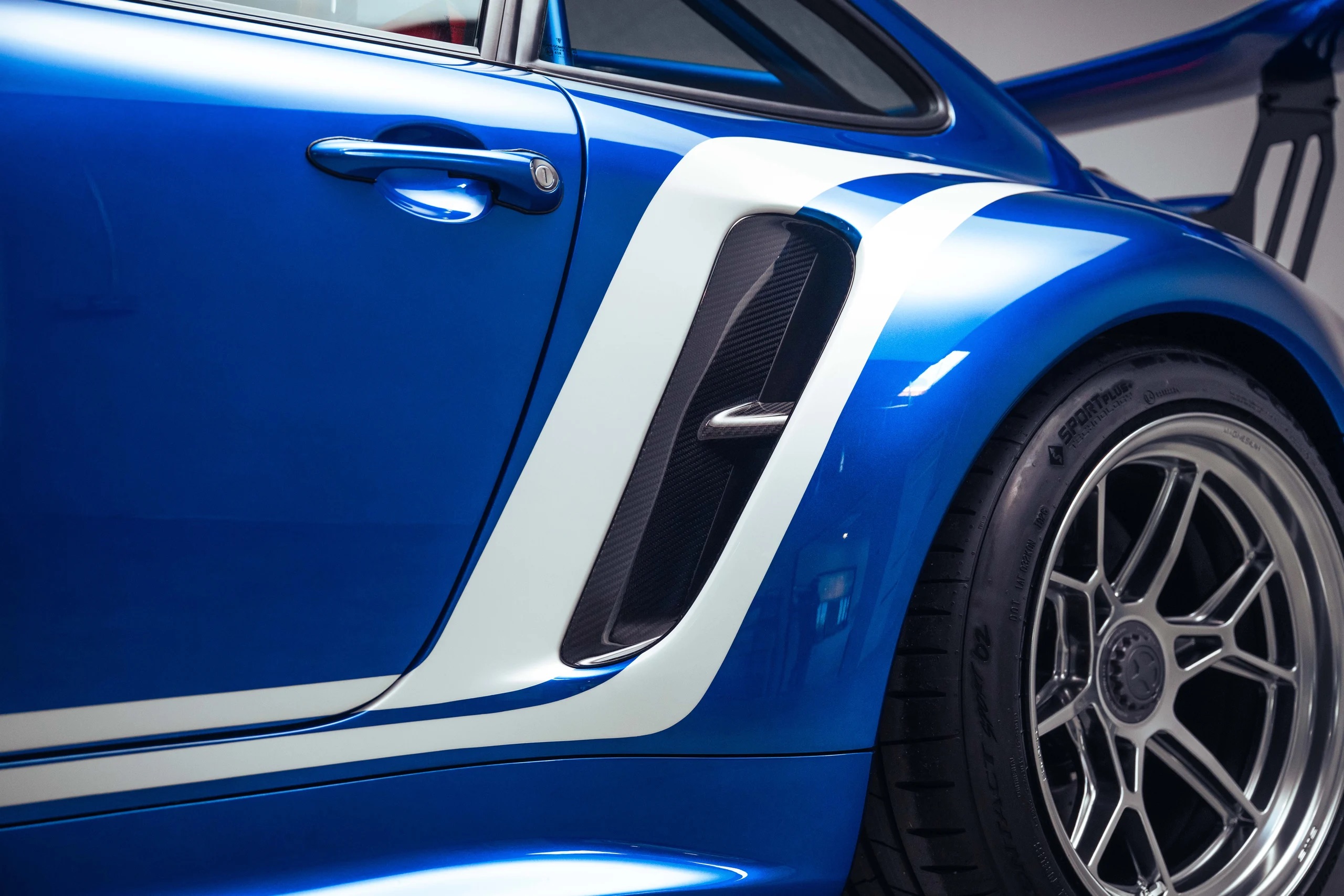 Guntherwerks_Turbo_Brundle_Edition_26-2560w